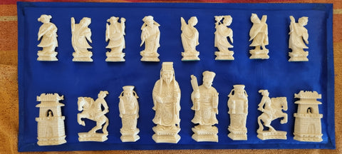 Jeu d'échec en ivoire et plateau en érable