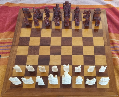 Jeu d'échec en ivoire et plateau en érable