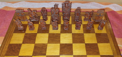 Jeu d'échec en ivoire et plateau en érable