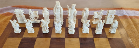 Jeu d'échec en ivoire et plateau en érable