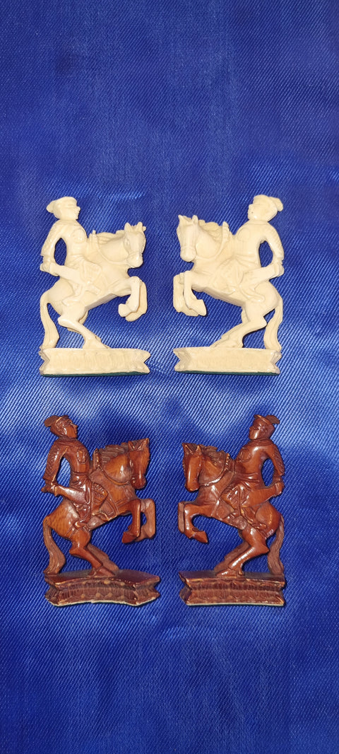 Jeu d'échec en ivoire et plateau en érable