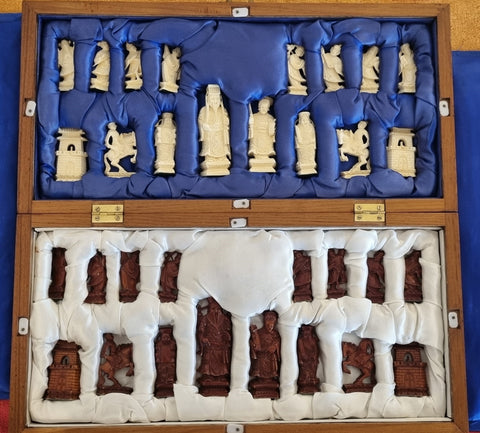 Jeu d'échec en ivoire et plateau en érable